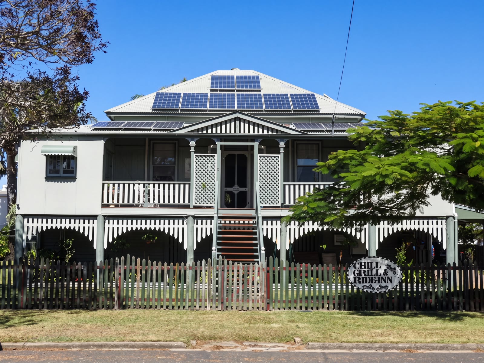 Chill Grill & Ride Inn — an original early-1900s Queenslander B&B in Maryborough with timber verandah and gardens